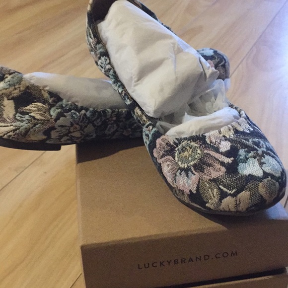 Flats - Picture 1 of 4